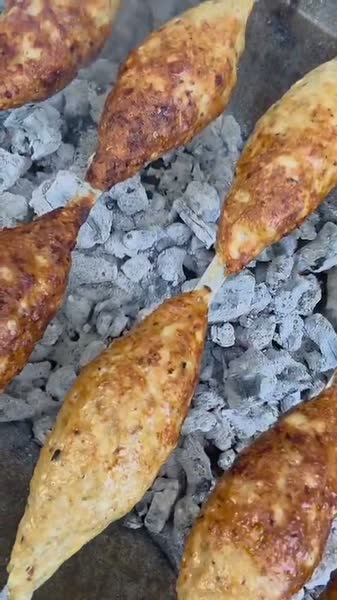 Spieße über Glut